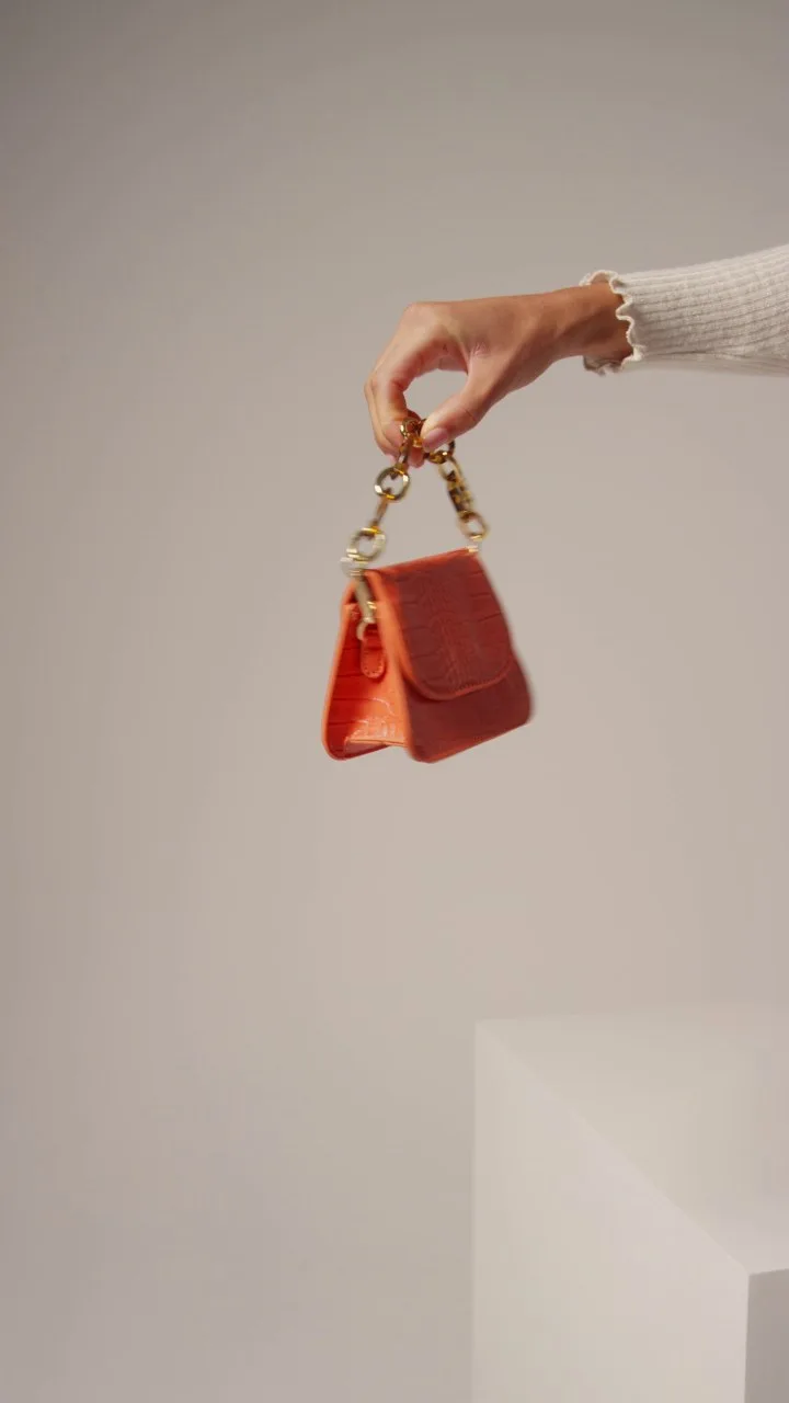 Coleção Amie — Mini bag croco com corrente